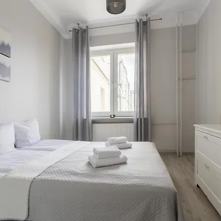Close- Ga - Big And Bright In Location&marszalkowska *